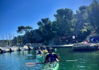 balade-en-kayak-avec-guide-dans-les-calanques-au-depart-de-cassis-port-miou