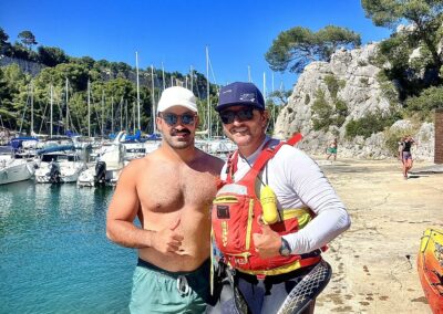 balade-en-kayak-avec-guide-dans-les-calanques-au-depart-de-cassis-port-miou-provence