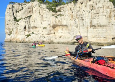 visite-avec-guide-en-kayak-au-depart-de-cassis-arche-de-castelvieil