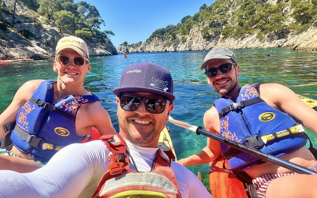 Location de kayak ou visite encadrée en kayak par un guide local pour découvrir les calanques et son parc national