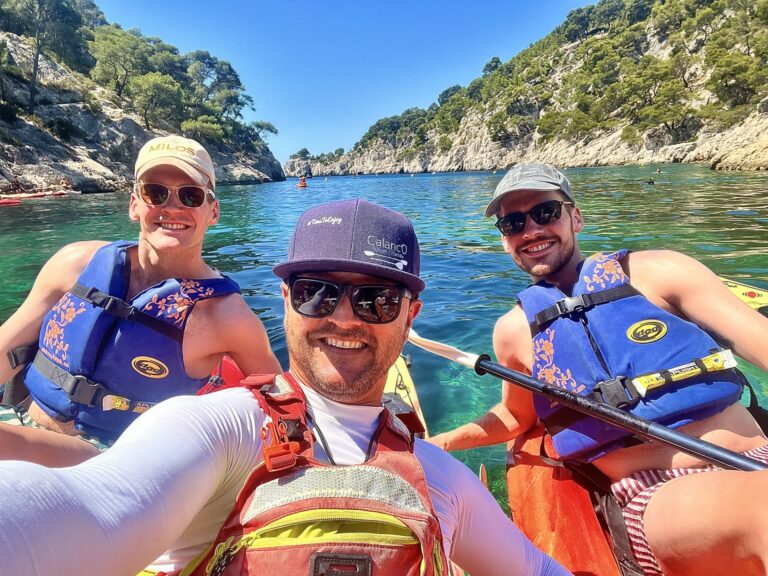Location de kayak ou visite encadrée en kayak par un guide local pour découvrir les calanques et son parc national